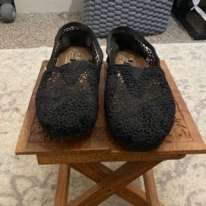Womens Black Lace Toms sz 7